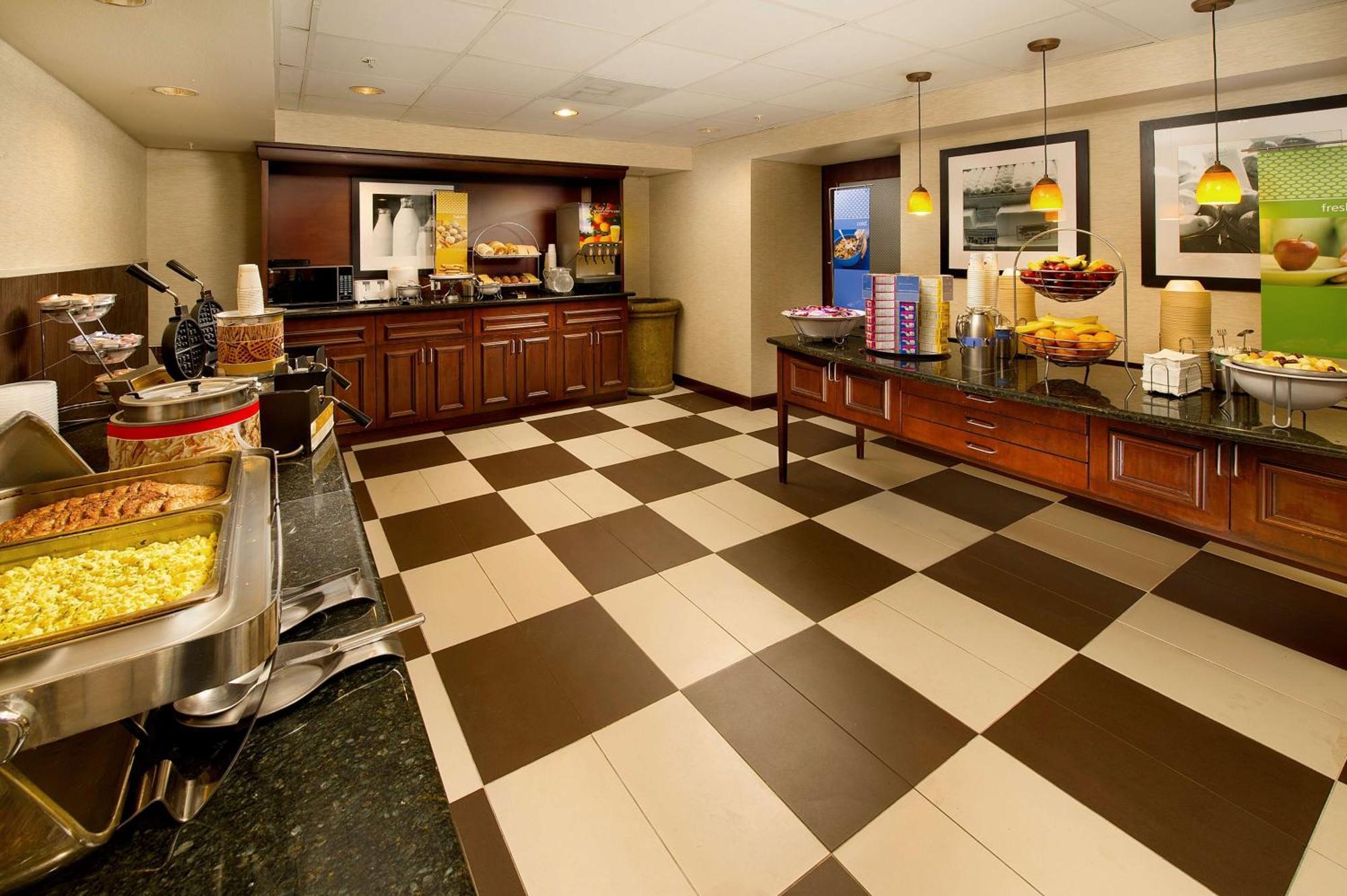 Hampton Inn And Suites San Antonio Airport Eksteriør billede
